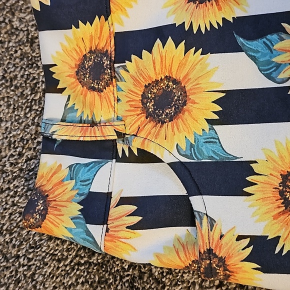 🌻🌻🌻 Boho Crazy Train Fringe Sunflower Shorts🌻🌻🌻 Size Large - Picture 2 of 8